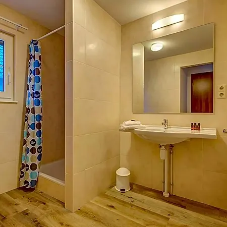 In Cochem With Sauna And Garden Otel Ediger-Eller